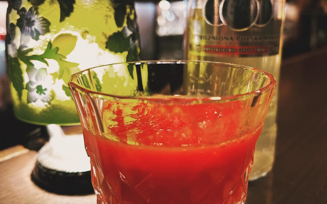 夏は塩分補給も大事ということで、トマトジュースを使ったカクテ