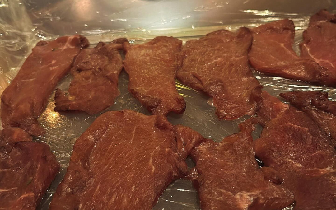 今日はビーフジャーキーの仕込み