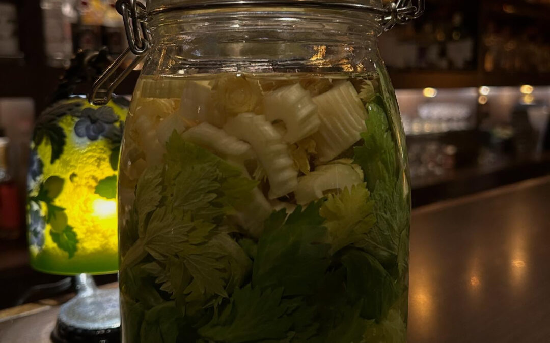 そろそろセロリの季節ということで、仕込み始めます